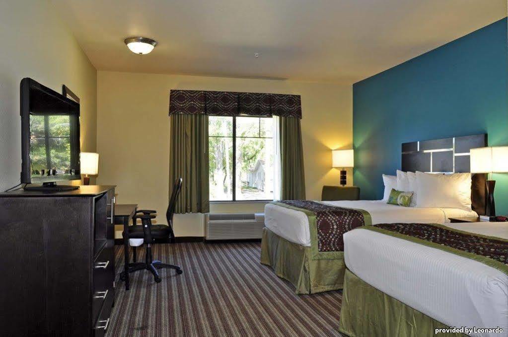Best Western Plus Desoto Inn & Suites Mansfield Quarto foto